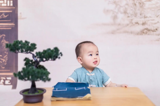 盱眙怀孕肚子中间凹两边凸